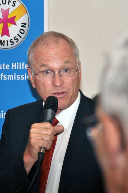 Dr. Martin Oberle, stellvertretender Landrat des Landkreises Erlangen-Höchstadt, hält eine Rede.